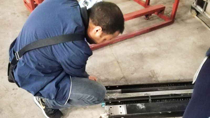 海外客戶為威麟勤力升降平臺點贊